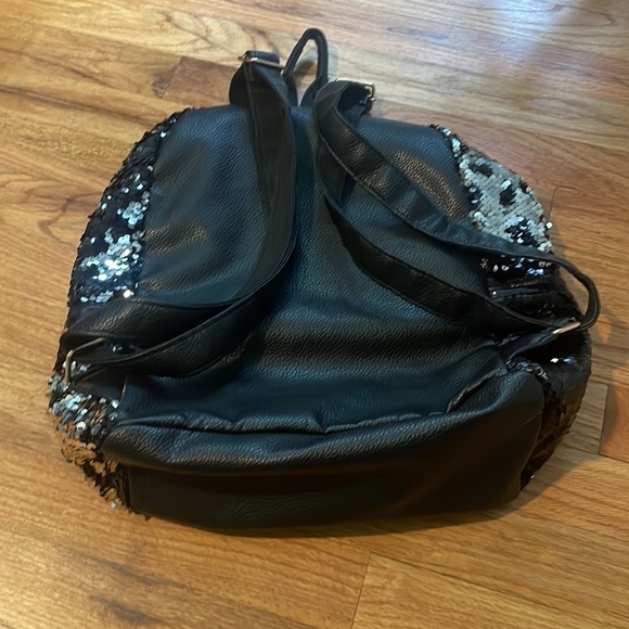 Backpack - Picture 5 of 6